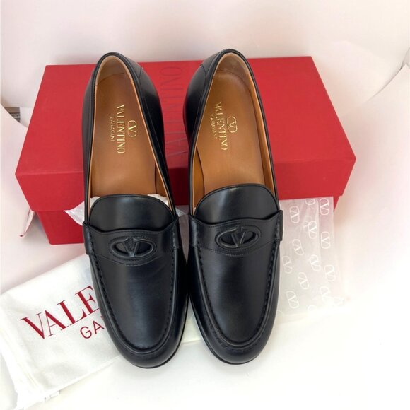 Valentino Garavani Men V Logo Loafers Black Leather Men Dress Shoes Size10 EU43 - Picture 1 of 12